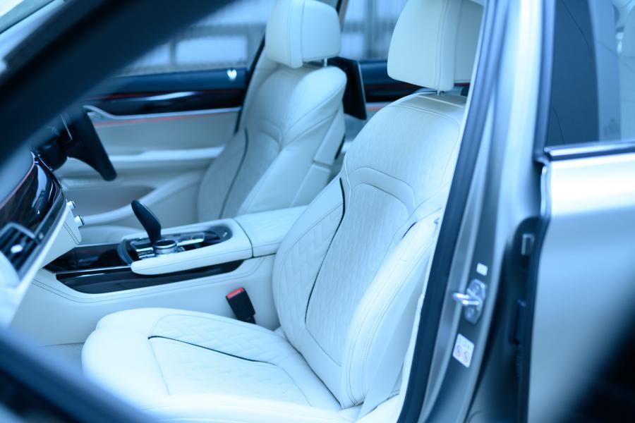 Интерьер BMW M760Li xDrive (G12) 2019 года  (JP) (фото 6 из 21)